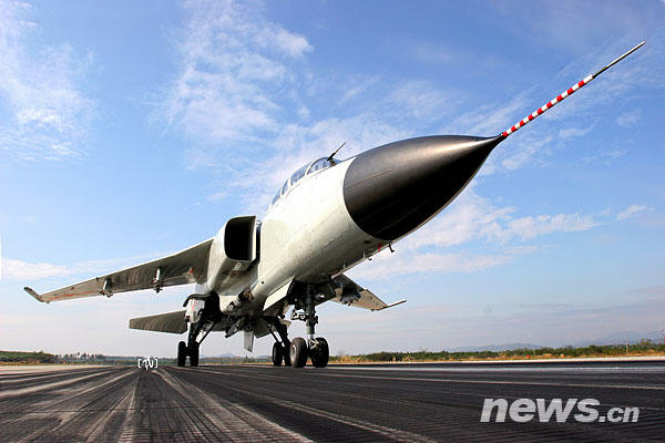 飛豹首批女飛行員:飛“爺們機(jī)”不在話下 飛豹首批女飛行員:飛“爺們機(jī)”不在話下