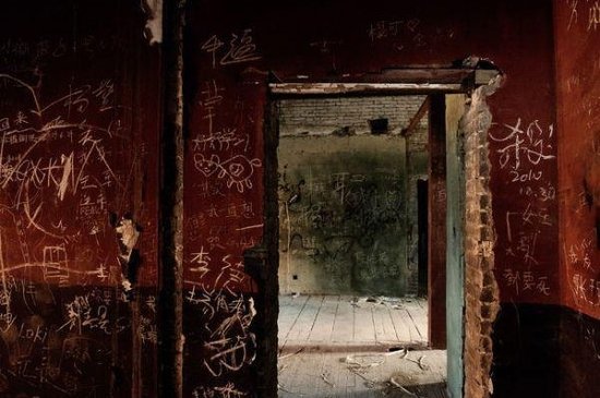 探秘！北京"鬼樓"內(nèi)部