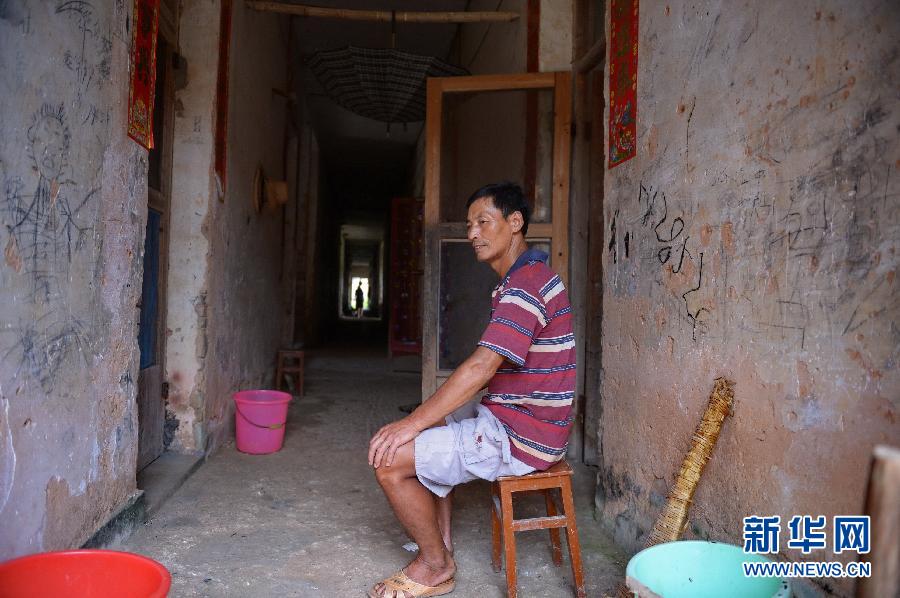 農(nóng)場棚戶區(qū)的最后留守家庭：留下的是回憶，迎來的是幸福