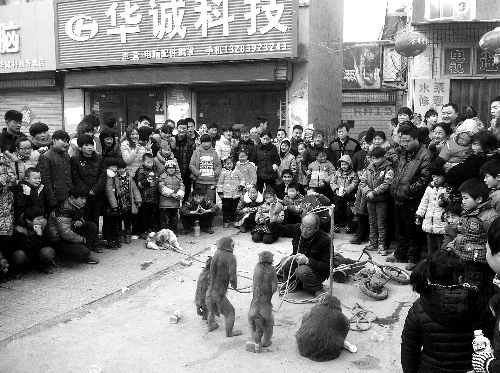 比春運更擠的地方是?？h廟會(組圖)