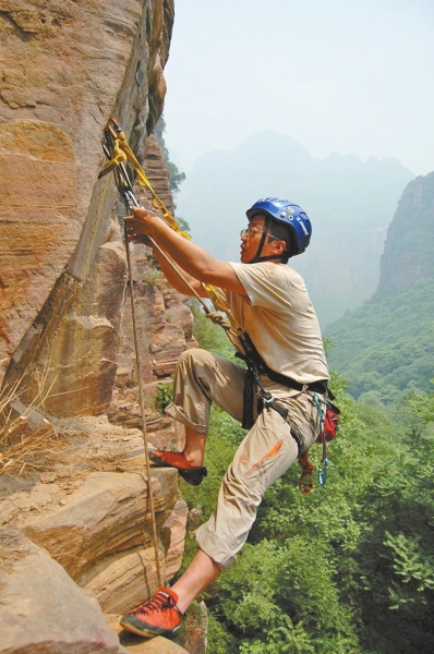 本周末，到萬(wàn)仙山看“峭壁上的芭蕾”