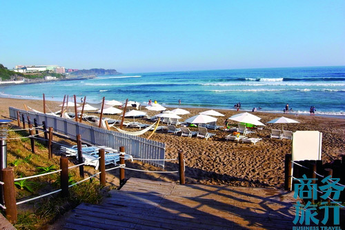 有一段偶來小路經(jīng)過新羅酒店所在的沙灘。