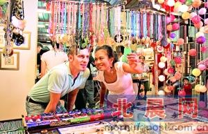 更多的購物樂趣要在夜市、跳蚤市場中慢慢發(fā)掘。