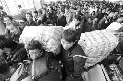 　　火車站人滿為患。新華社發(fā)