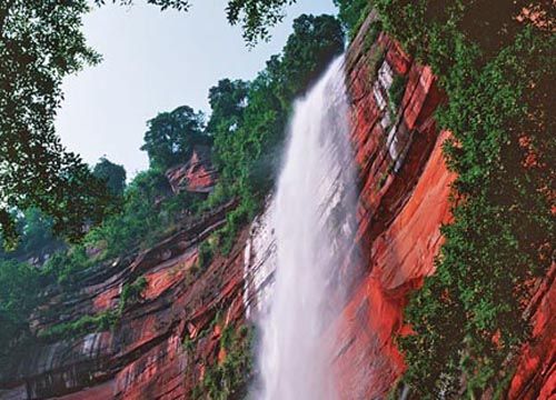 清涼夏日我做主 盤點(diǎn)中國(guó)六大避暑瀑布