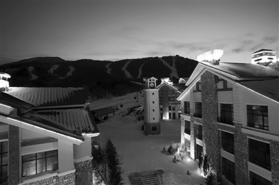 　　俯瞰亞布力,一個(gè)安靜的東北小鎮(zhèn),俄語(yǔ)“蘋(píng)果園”的意思?！? oldsrc=