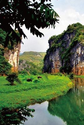 　　中國(guó)人對(duì)園林的喜愛(ài)更多是根源于一種隱逸遁世的情懷?！? complete=