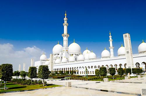 　　宏偉的阿布扎比大清真寺。