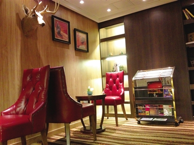 　　28平方米的豪華標(biāo)準(zhǔn)間設(shè)施齊全。