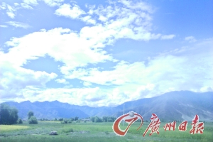 途中的大河煙波浩渺。