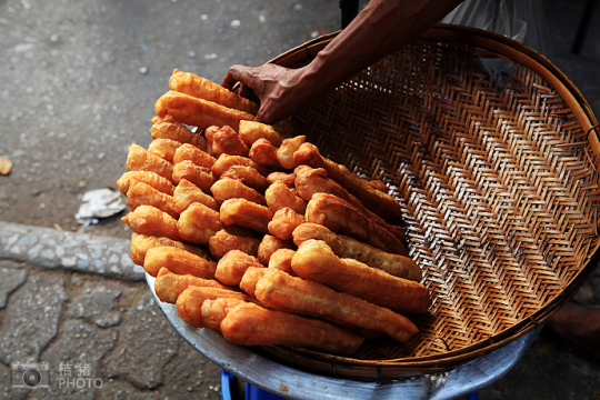 緬甸，繽紛的街邊平民小吃