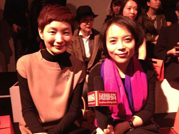 《ELLE》主編曉雪及《時(shí)裝LOFFICIEL》主編程敏亮相秀場(chǎng)