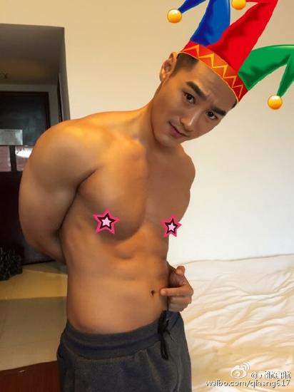 不造哪里不對(duì)，反正看起來(lái)怪怪的！