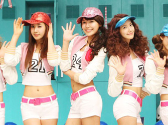 研究稱合照比個人獨(dú)照更好看