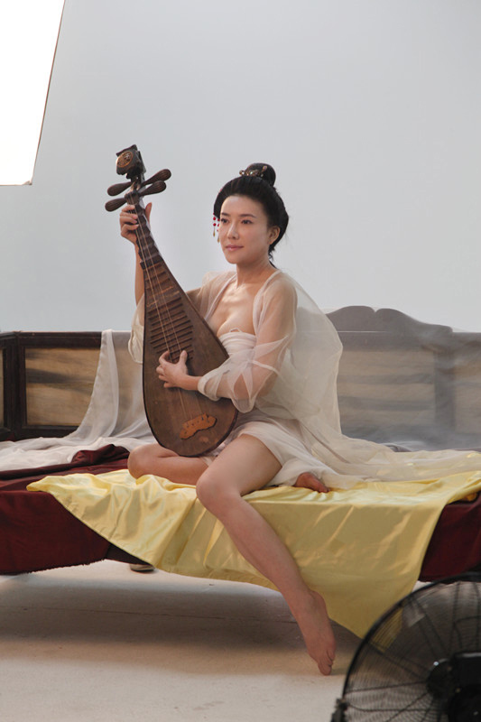 《新金瓶梅》女主角長臉?biāo)迫搜?被批“男相” 《新金瓶梅》女主角長臉?biāo)迫搜?被批“男相”