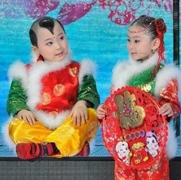 鄧鳴賀(左)在春晚上。