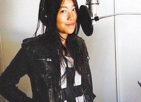 王菲女兒竇靖童的彈唱視頻被網(wǎng)友贊美。（資料圖）