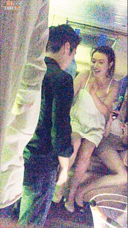 鐘采羲(Iris) 鐘采羲(Iris)