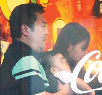 韋汝曾未婚生子，后嫁入豪門