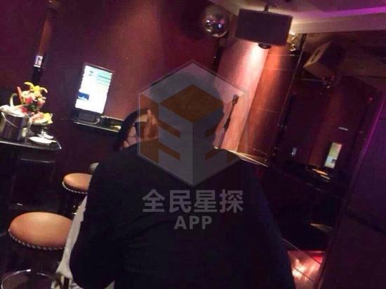 網(wǎng)絡(luò)曝光的田源激吻照，田源稱是角度問題