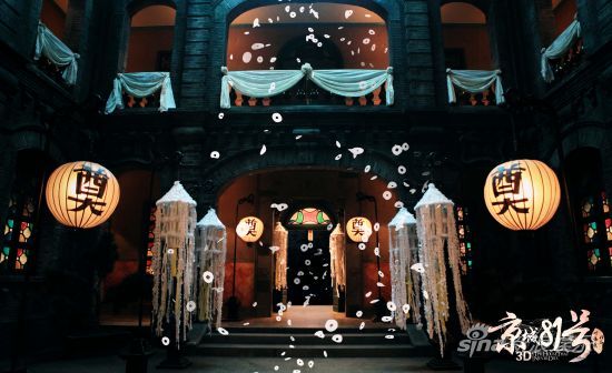 冥婚當(dāng)夜，霍家大院招魂幡隨風(fēng)擺動，漫天冥幣飛舞