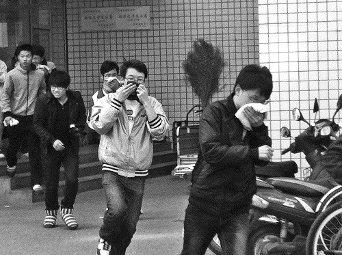 火場逃生時先用手背摸摸墻 火場逃生時先用手背摸摸墻