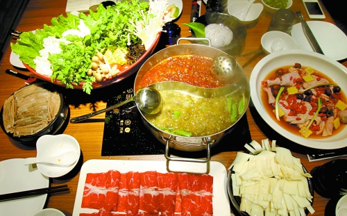 山西火鍋店爆炸事件后，鄭州用電磁爐的火鍋店生意火爆。