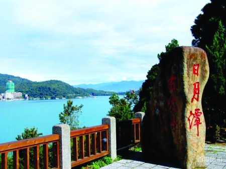 臺灣游專家3月29日、4月21日連續(xù)開行游臺灣送香港夕陽紅專列，組織近2000位爸媽走進寶島臺灣，圓