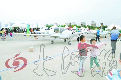 　每個(gè)人心中都有一個(gè)飛翔夢(mèng)。圓這個(gè)夢(mèng)，去安陽(yáng)吧！