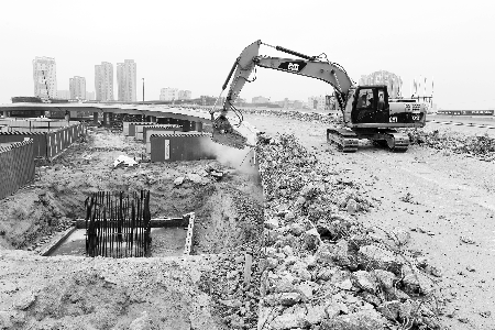 昨日，這座立交橋開始正式拆除