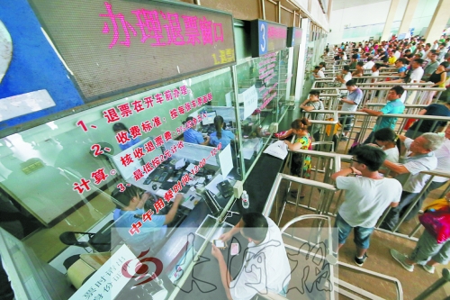 洛陽(yáng)火車(chē)站售票大廳