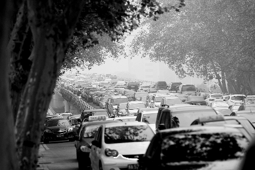 市區(qū)機(jī)動(dòng)車保有量達(dá)130萬輛 市區(qū)機(jī)動(dòng)車保有量達(dá)130萬輛