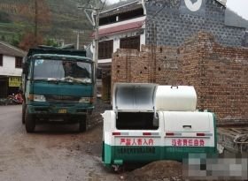 貴州畢節(jié)垃圾桶警示語:嚴禁人畜入內(nèi)