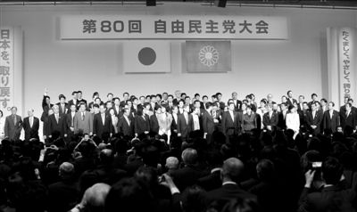 3月17日，日本自民黨黨員在東京出席自民黨年度大會(huì)。新華社發(fā)