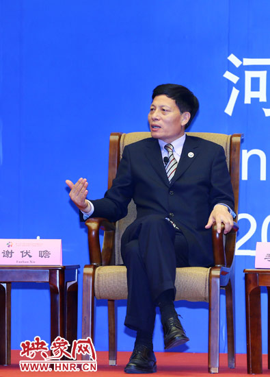 河南省省長謝伏瞻描述河南經(jīng)濟(jì)發(fā)展的兩大“抓手” 河南省省長謝伏瞻描述河南經(jīng)濟(jì)發(fā)展的兩大“抓手”