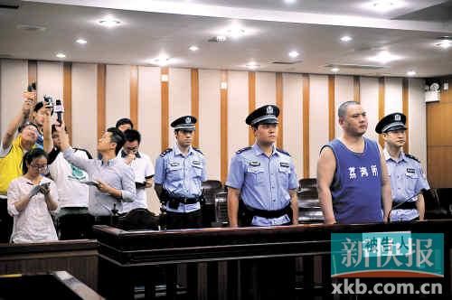 廣州市民政局民間組織管理局稽查處原處長李軍犯猥褻兒童罪，被判處有期徒刑4年。記者 孫毅/攝