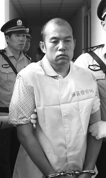 王書金前日被帶往邯鄲中院受審。 新華社發(fā)