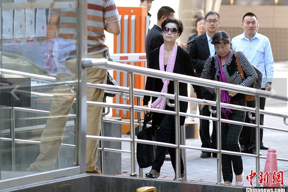 夢(mèng)鴿現(xiàn)身海淀法院。中新網(wǎng)記者 金碩 攝 夢(mèng)鴿現(xiàn)身海淀法院。中新網(wǎng)記者 金碩 攝