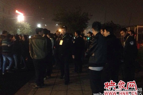 11月1日深夜，鄭州鄭東新區(qū)夜總會(huì)“皇家一號(hào)”被查處。網(wǎng)友供圖