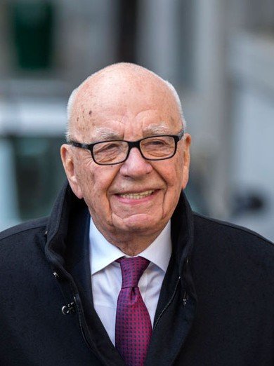 20日，從最高法院出來(lái)，默多克一臉輕松。路透社