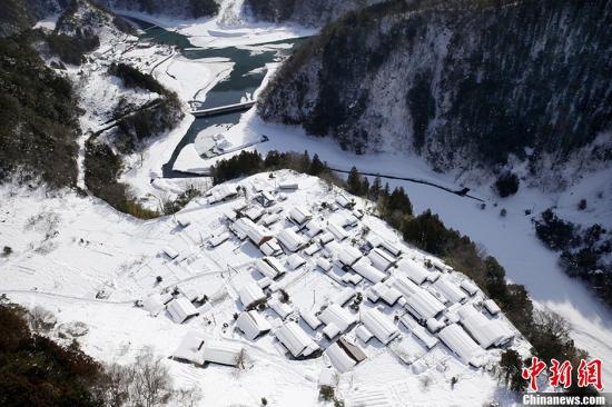 　　當?shù)貢r間2014年2月17日，據(jù)日本媒體報道，日本關(guān)東甲信及日本東北等地區(qū)遭遇大雪。