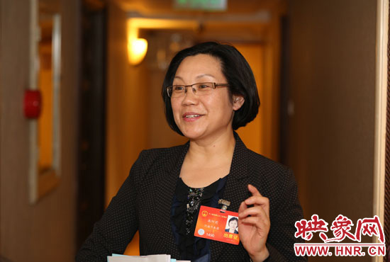 全國人大代表、商丘市實(shí)驗(yàn)小學(xué)校長高阿莉做客映象網(wǎng)兩會(huì)微視。