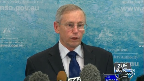 澳大利亞海事局官員正在介紹關(guān)于馬航失聯(lián)客機(jī)的搜索情況。