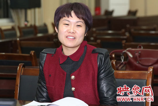 “焦裕祿式好干部”楊艷敏接受采訪。
