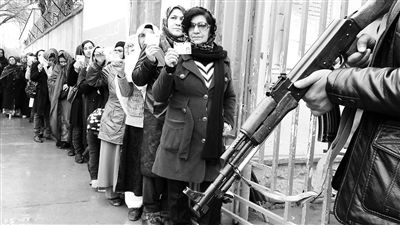 4月5日，阿富汗總統(tǒng)大選投票工作進(jìn)行