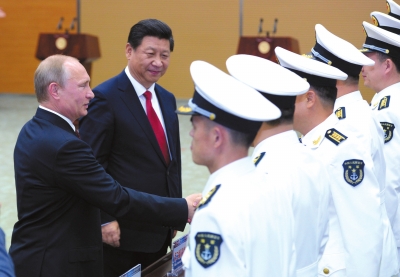 習近平與普京共同出席中俄聯(lián)合軍演開幕式。