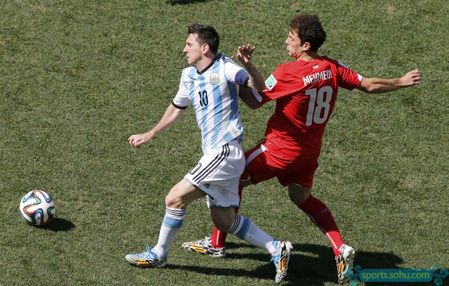 高清圖:世界杯阿根廷戰(zhàn)瑞士 梅西遭遇嚴(yán)密?chē)? style= 高清圖:世界杯阿根廷戰(zhàn)瑞士 梅西遭遇嚴(yán)密?chē)? complete=