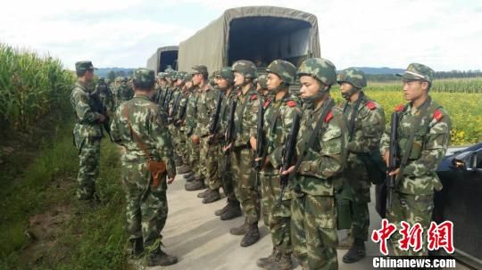 黑龍江武警發(fā)現(xiàn)脫逃嫌犯高玉倫蹤跡準(zhǔn)備武裝合圍(圖)