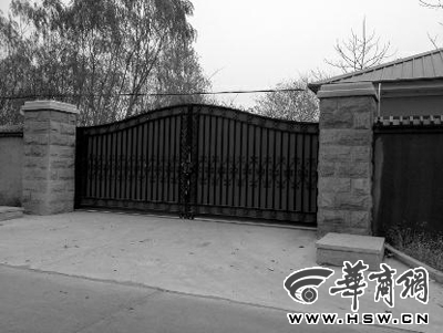 馬超群在當(dāng)?shù)刭徶玫囊粔K占地十多畝的院落 記者 李勇鋼/攝 馬超群在當(dāng)?shù)刭徶玫囊粔K占地十多畝的院落 記者 李勇鋼/攝