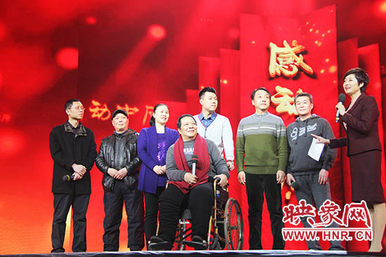 接力照顧高位截癱患者高新海的“隴海大院”愛心集體鄰居們。